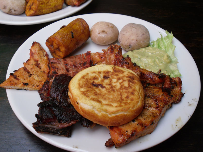 Plat colombien découvrez l’Amérique Latine en voyage gastronomique